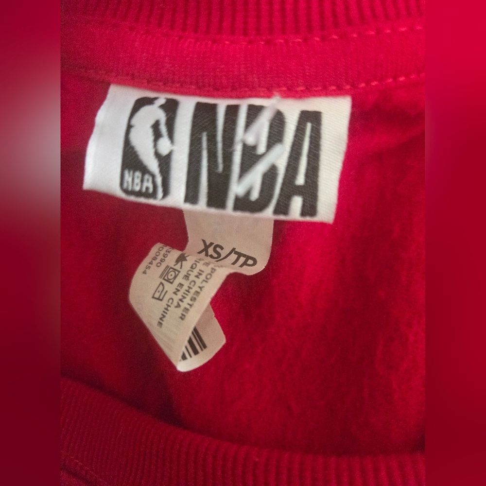 Ladies Chicago Bulls Sweatshirt - Picture 3 of 3